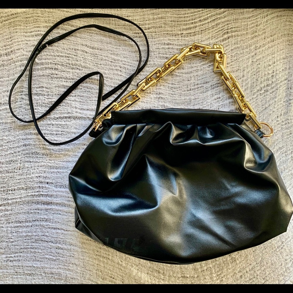 Shoulder bag chain handle